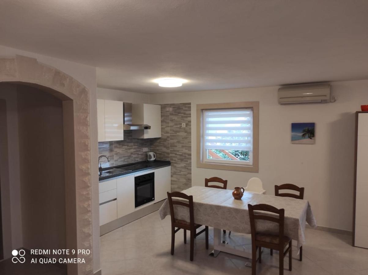 Apartments Marko Sutivan Insel Brac Extérieur photo