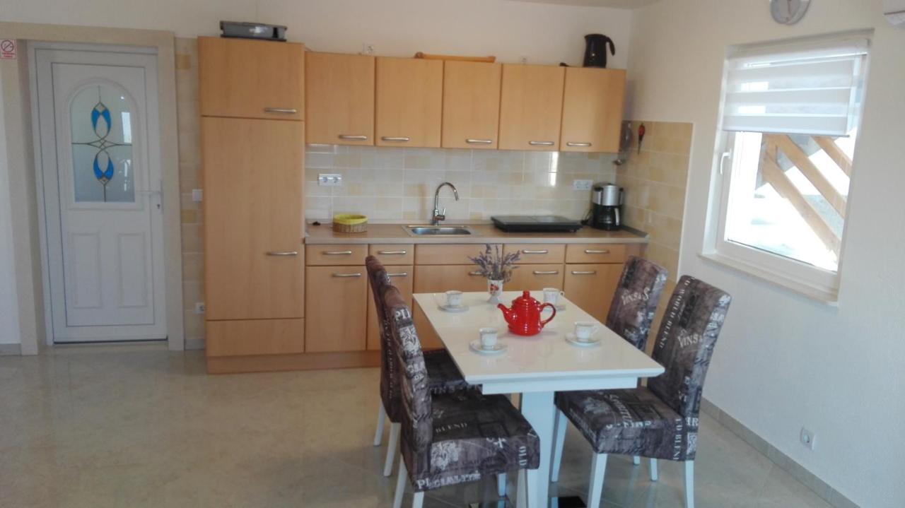 Apartments Marko Sutivan Insel Brac Extérieur photo